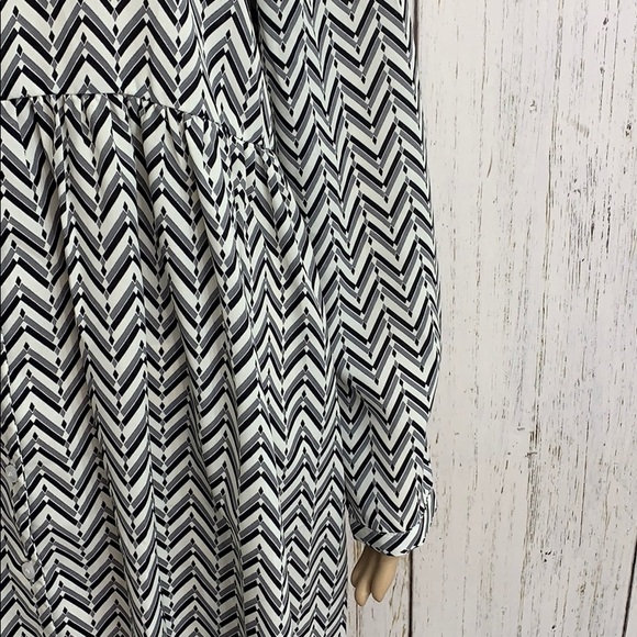 Emma & Ella Paris Button Down Dress - Picture 5 of 12